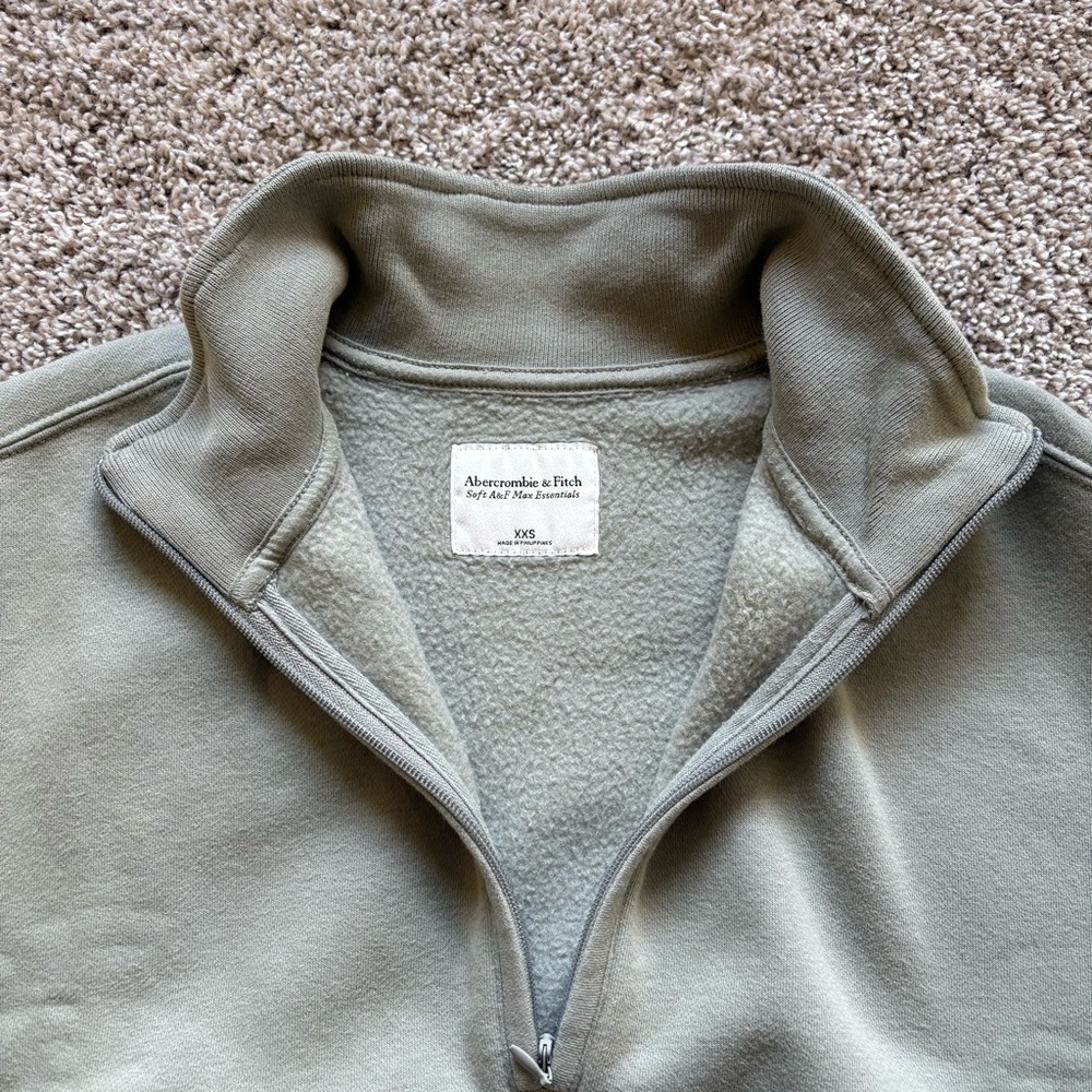 Abercrombie Essential Sunday Half Zip - Picture 3 of 4